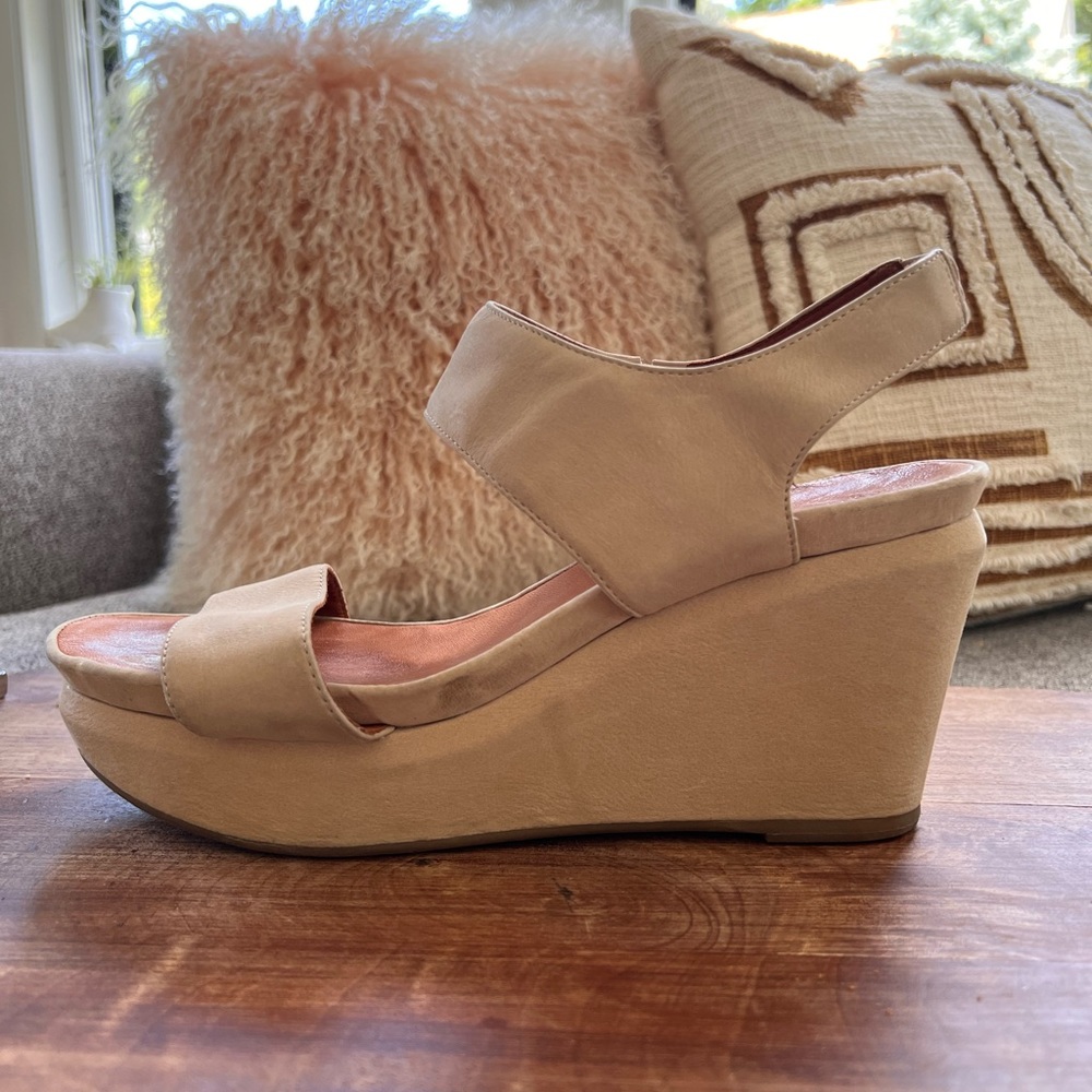 Gentle Souls Juniper Berry Light Pink Wedges